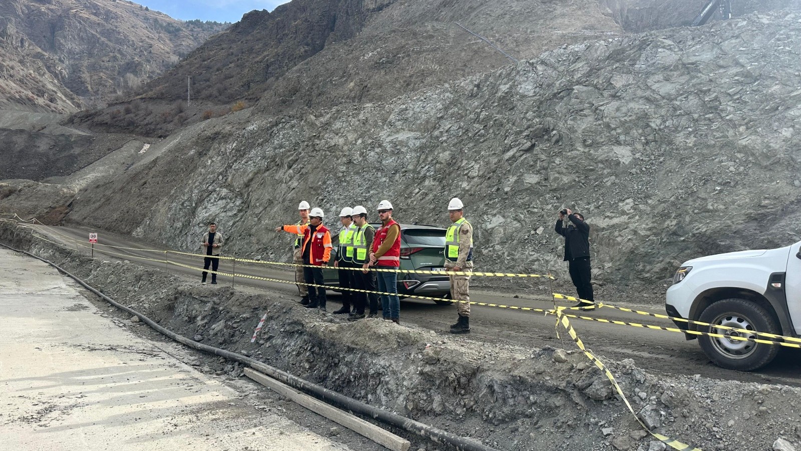 Nakkaş Madencilik | Tortum ve Uzundere İlçe Protokolünün Maden Sahası Ziyareti